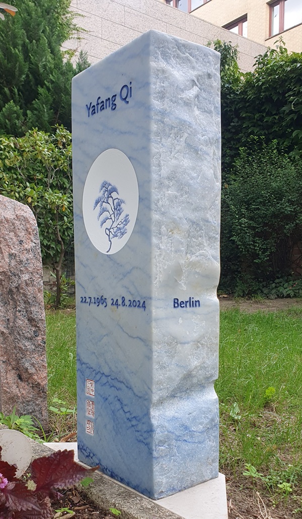 künstlerischer Grabstein für Urnengrab, www.memoria-stein.de  